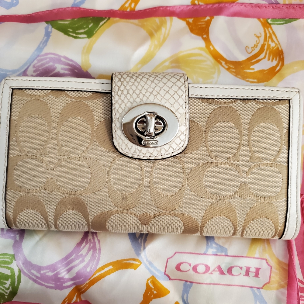 Coach Beige and White Signature Wallet